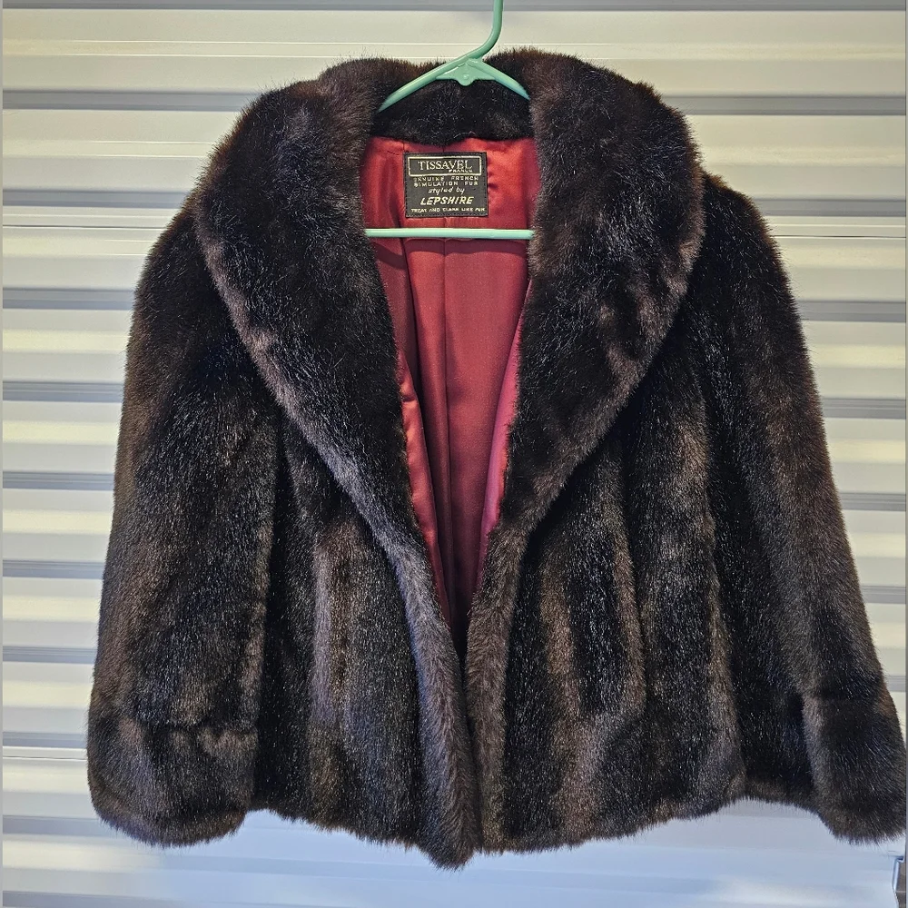 FAUX FUR CAPE STOLE SHAWL SIZE: Medium-Large - Picture 1 of 10